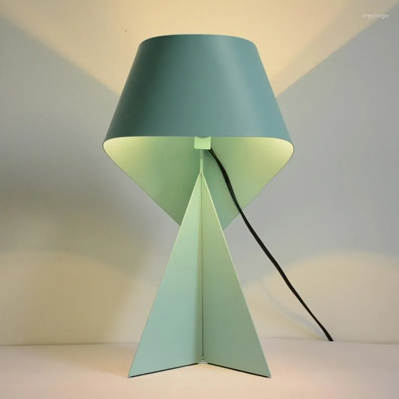 Lampade da tavolo Personalità nordica Cartone animato Lampada a LED Arte creativa Origami Luci Designer Soggiorno Ufficio El