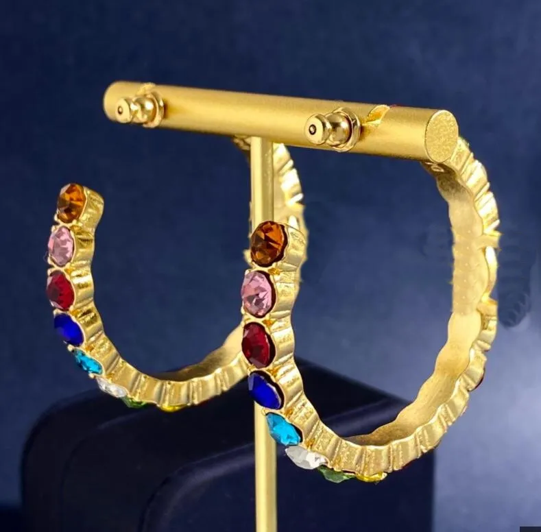 Stud 2023 damer designer örhängen studs g bokstäver d färgglada kristallhängare guldpläterade anti allergi kvinnors öronklippsmycken