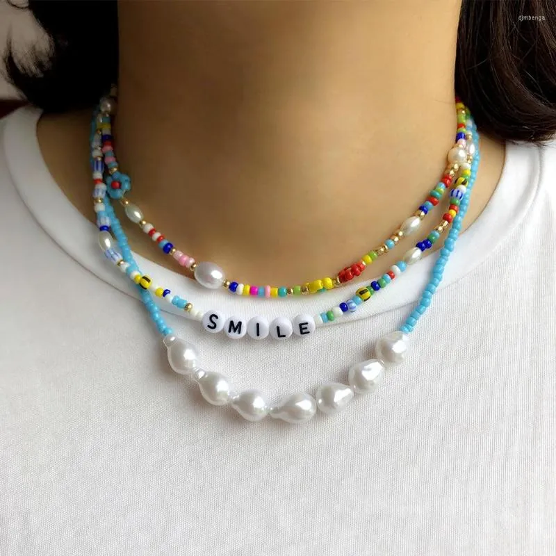 Choker Boho Seed Bead Chokers 3pcs Smile Charms Fleurs colorées Perles Colliers de perles faits à la main pour fête d'anniversaire