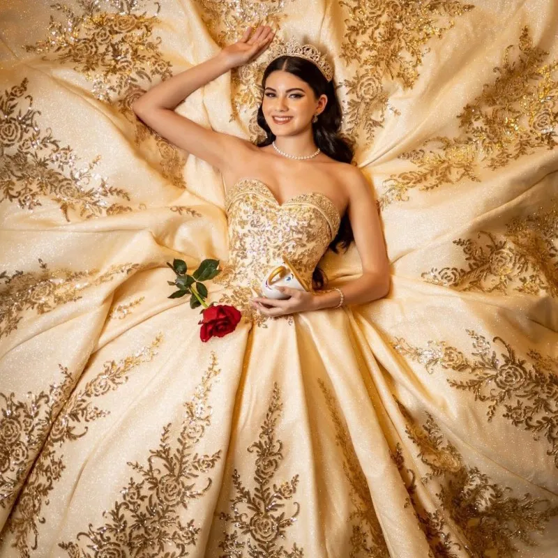 Gouden pailletten quinceanera jurken bloembladen power tieners meisjes prom jurken kraal puffy sweet 15 Vestidos de xv anos