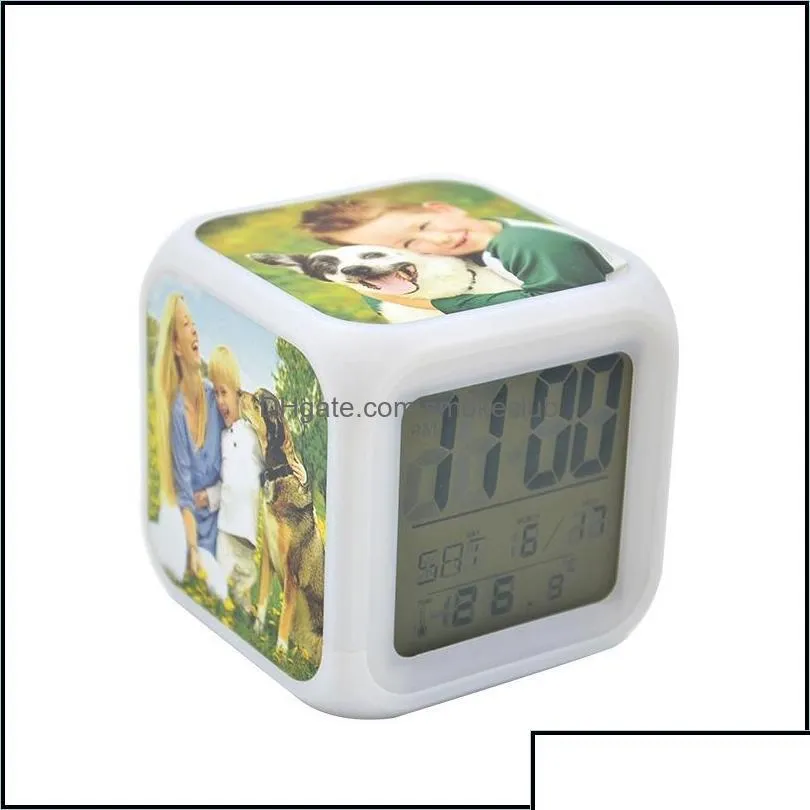 Horloges de table de bureau Horloges de table de bureau Décor à la maison Jardin Transfert de chaleur Sept couleurs Vierge Réveil à sublimation LED Chambre carrée Dhtb0