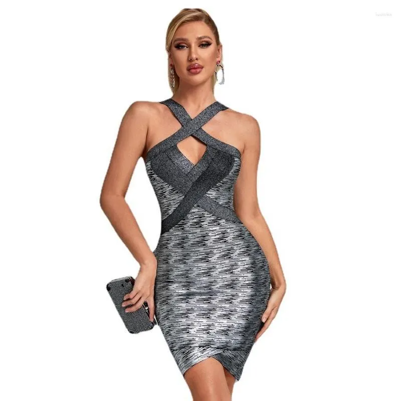 Casual Dresses European och American Sexy Stretch Halter Bronzing Sling Bandage Ladies Banquet Party Kort aftonkl￤nning