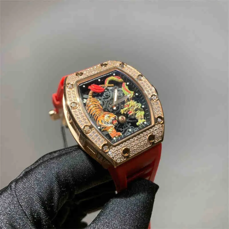 Luksusowe mechaniki męskie zegarek męski smok tygrys flos mechaniczny pełny wiertło Watch Naturalny taśmowy motyl klamra 42 mm