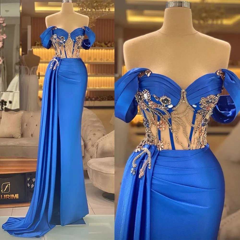 Vestidos de graduación de sirena de satén azul 2023 fuera del hombro con cuentas de cristal Top de talla grande vestidos de noche formales para árabe