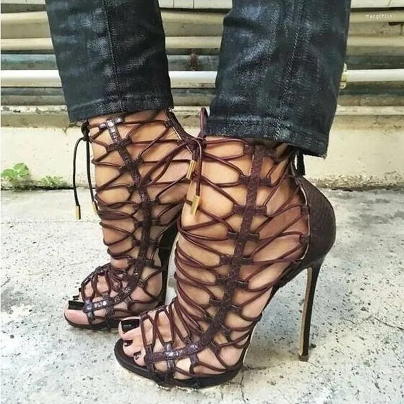 Zapatos de vestir con cordones Café Sandalias de piel de serpiente Tacones de aguja Tacones de aguja Mujeres sexy Cruz con tiras de cuero Recorte Gladiador en