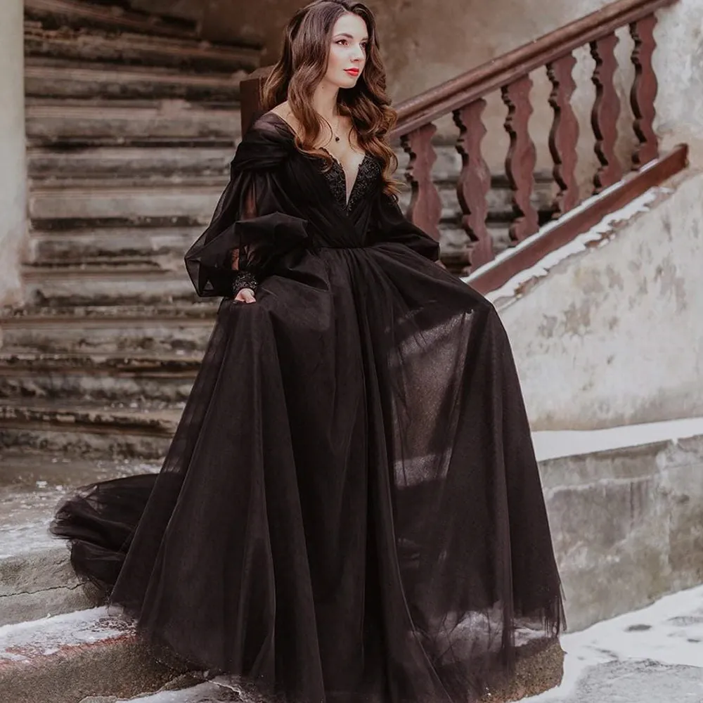 2023 Lantern Long Sleeve Black Gothic Wedding Dress Puffy A-Line Winter Bridal Gowns Lace Appliques Beaded Sweep Train Tulle Vintage Vestidos De Novia