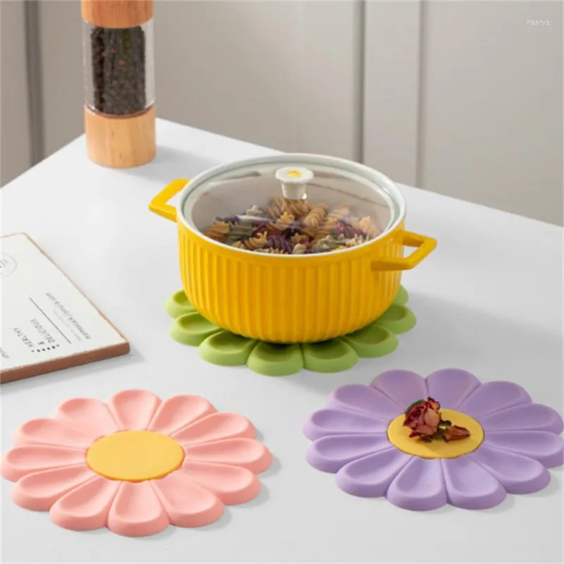 Table Mats Mat Daisy Flower Bronzing Silicone Placemat Hollow Insulation Pads Bowl Home Christmas Decor Heat Resistant