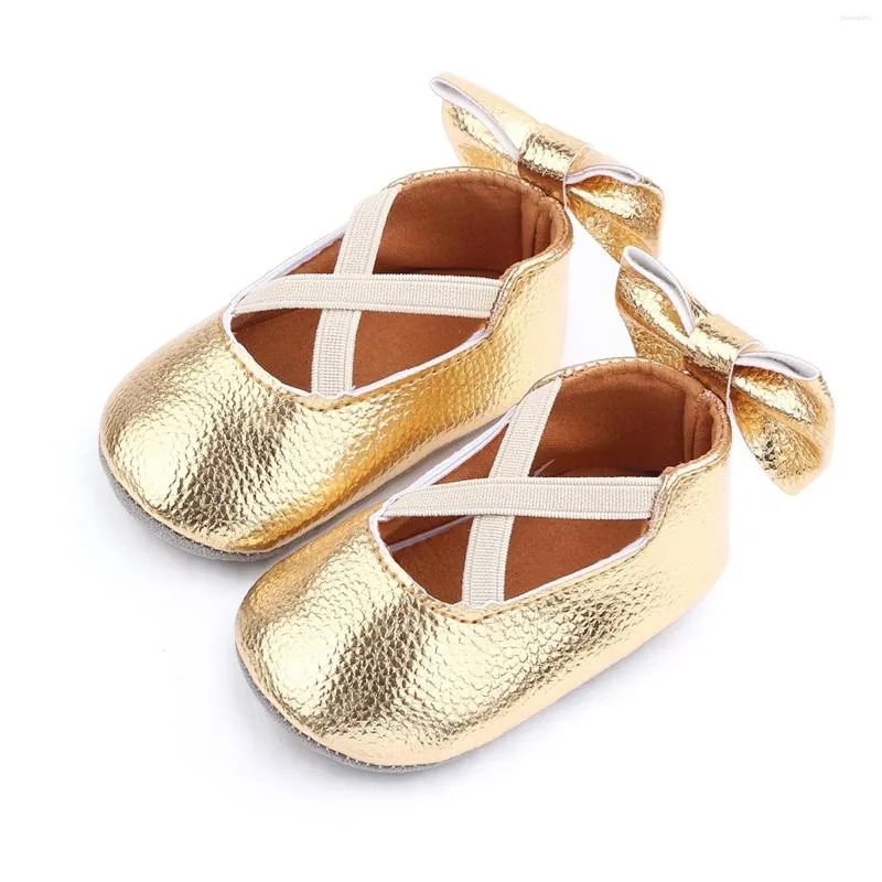 Premiers marcheurs 2022 belle bébé chaussures de princesse en cuir PU avec nœud papillon filles couleur unie talon plat coupe basse chaussure pour l'été 0-12M