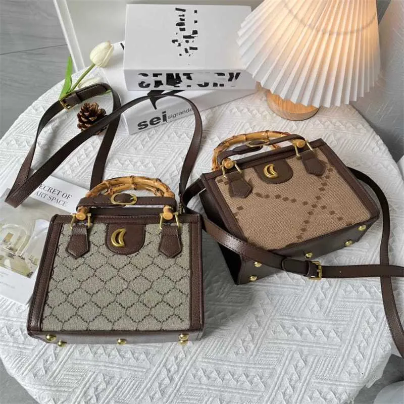 Carteras para mujer Cartera Hombro Pequeño Tote Mujer Monedero Bolso de diseñador Mango de bambú Diseñador Monederos cruzados Bolsos de mano zhouzhoubao123 5A-Alta calidad