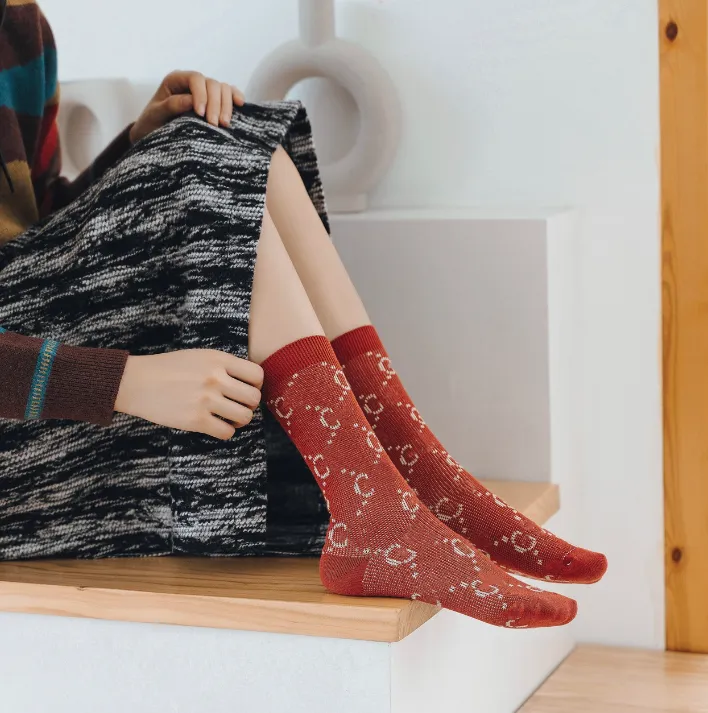 Designer-Damensocken, drei Paar, Luxe Sports Winter-Buchstaben, bedruckte Socken aus Baumwolle im britischen Stil für Männer und Frauen