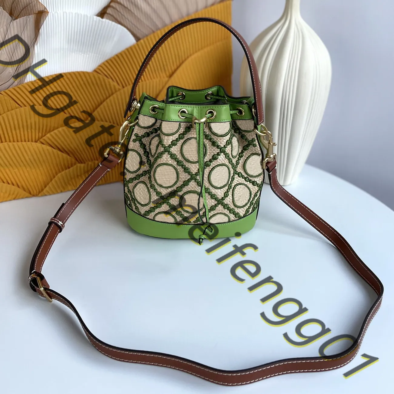ファッショナブルな化粧品バッグスタイル均一なバッグユニークなデザイン新しいバケツ型ハンドバッグショルダーバッグクロスボディ財布の鏡高品質チェスボードパターン旅行トート
