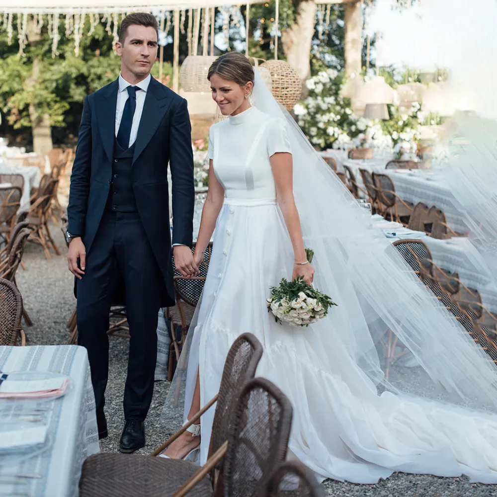 Op maat gemaakte voorste split een lijn trouwjurken korte mouwen korte mouwen bruidsjurk open terug satijn victoria stijl mariage