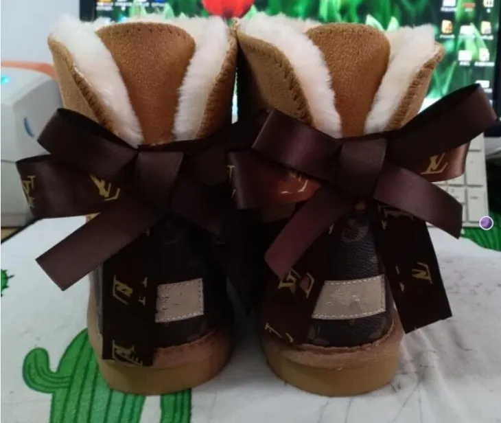 Заводская горячая подлинная кожаная роман L Bow и U Women Snow Boots Мягкие удобные мех овчины Держите теплые ботинки Красивый подарок 5062G