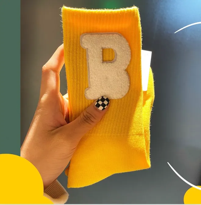 Neue Damensocken Buchstaben Strümpfe Bequeme atmungsaktive Baumwollsportsocken Herren vier Jahreszeiten