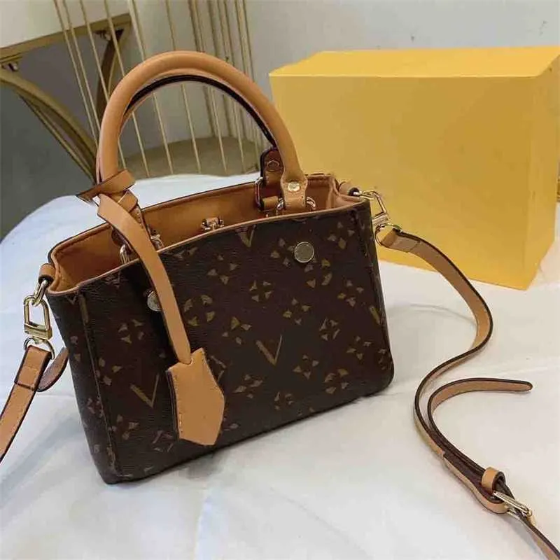 Tuval boston omuz plamss sırt çantası kotları çanta mini tasarımcı crossbody yastık çanta kadın çanta monogramları klasik kahverengi çiçek üzerinde