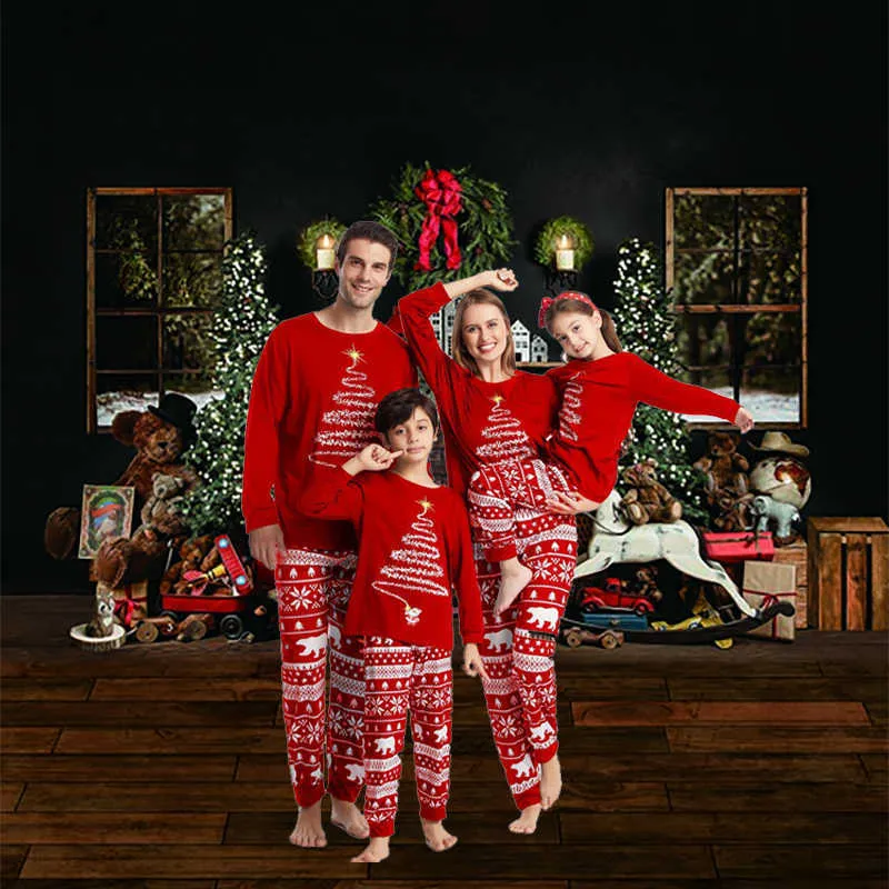 Trajes a juego de la familia 2022 Año Nuevo Invierno Pijamas de Navidad rojos para toda la familia Madre Ropa para niños Parejas Pijamas de Navidad Conjunto de ropa T221021