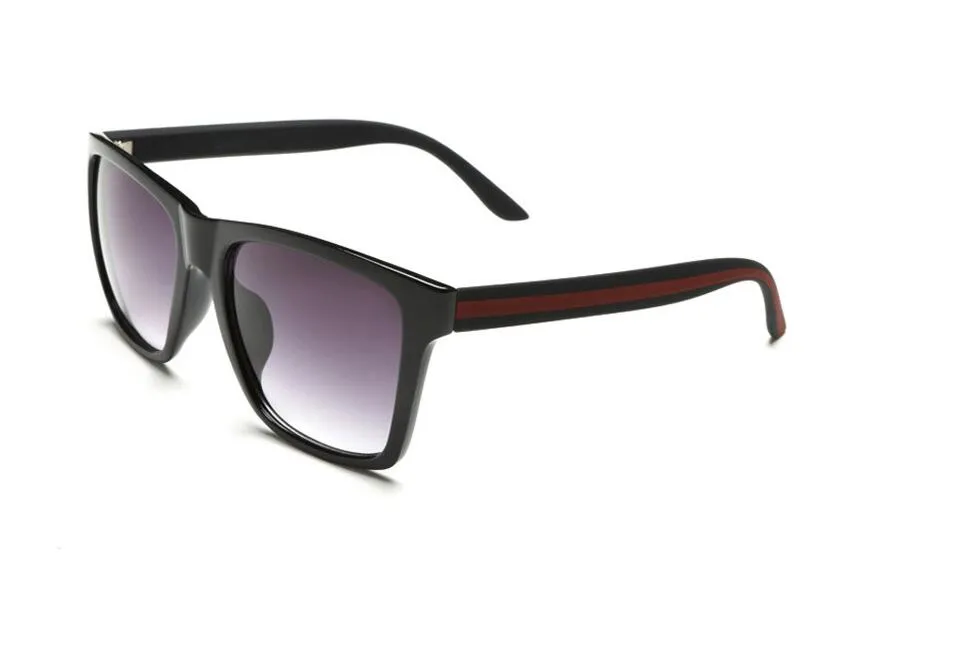 2023 Designer Óculos de sol Brand Glasses Tons ao ar livre Moda Classic Ladies espelhos de óculos de sol de luxo para mulheres