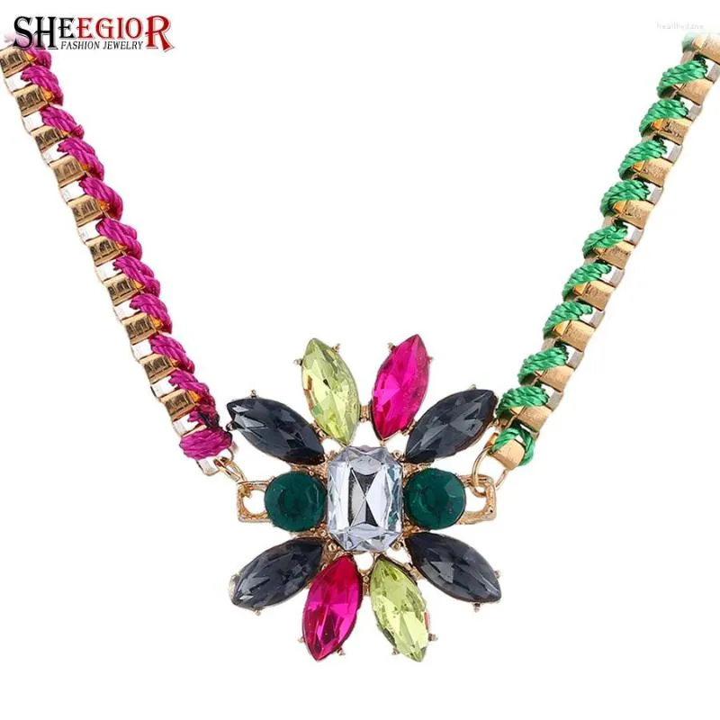 Choker Multicolor Crystal ClaVicle Halsband Kvinnor Modesmycken Guld F￤rg V￤vt rep Kedjor Rhinstone Flower Pendants Halsband Gift