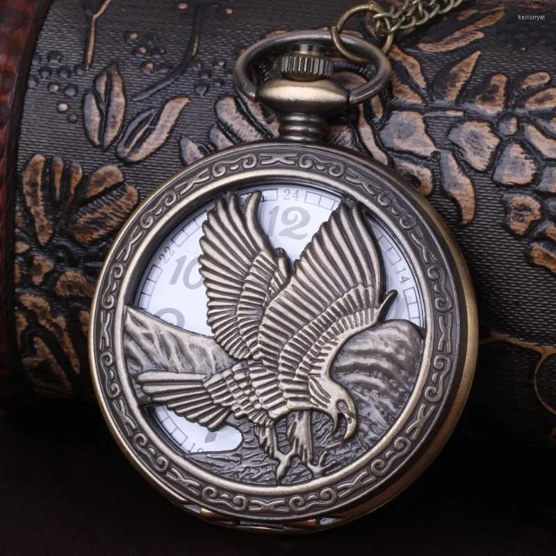 Pocket Watches Vintage Hollow Carving Quartz Watch for Men Women Eagle Bird Engraved Case FOB CHAIN ​​BRONZE CLOCK Collection Gift