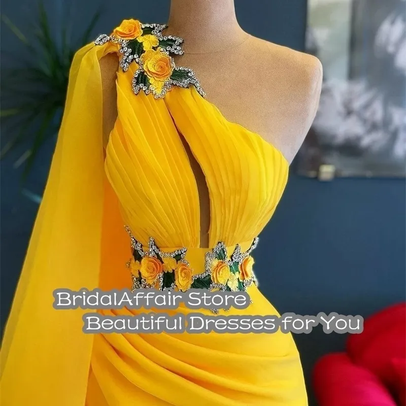 Yellow Tulle Plus Size Prom Dress Floor-Length Strapless Polyester Empire Silhouette from Dhgate Urban Sexy Dresses - price 205.38 Yellow Tulle Plus Size Prom Dress Floor-Length Strapless Polyester Empire Silhouette from Dhgate Urban Sexy Dresses - price 205.38
