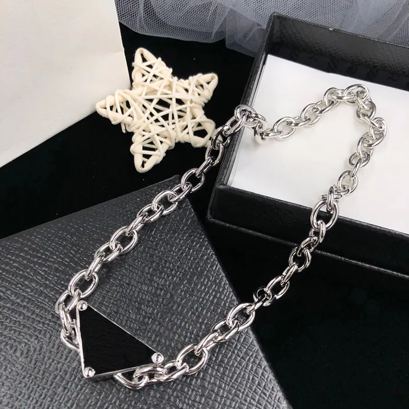 Designer Stylish Chain Valentines Day Gift Necklace Womens Fashion Chains All Match Temperament Men And Women Couple Necklaces D22102203JX