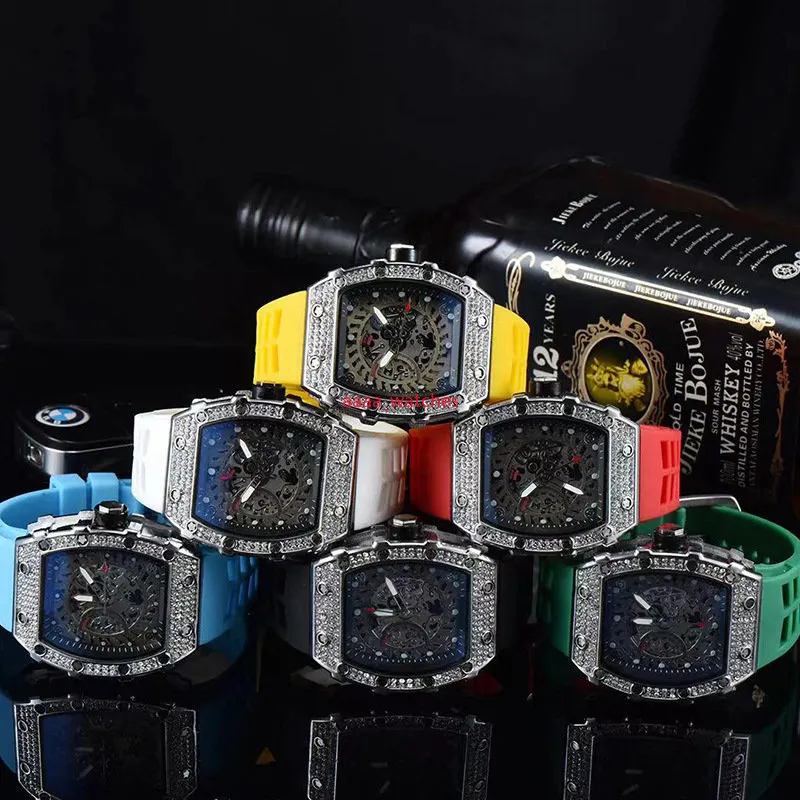 法律新しい火の花クォーツ時計メンステンレスデザイン男性リストウォッチマンスポーツクラシックイエローラバーアップライストダイヤモンド腕時計