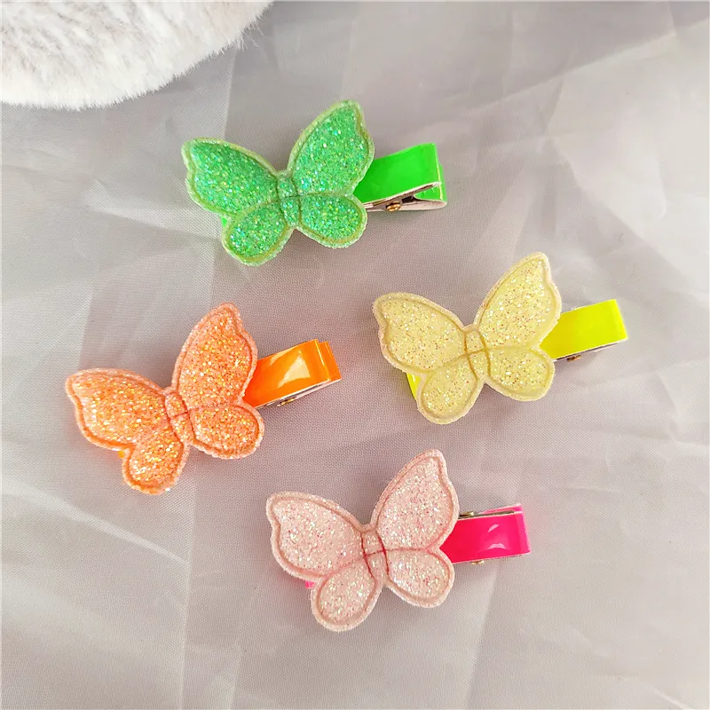 20pc / lot Clips de cheveux pour enfants Girls Kawaii Accessoires en ￩pingle ￠ cheveux pour les femmes Tricoter Heart Revenda past￨que de fluorescence rose Couleur mini-taille Barrette