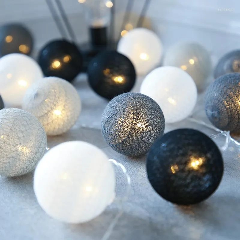 Strängar 10/20 LED Cotton Ball Garland Fairy Lights Sträng Juldekorationer för hem uteplats Navidad Garden Diy Wedding Decor