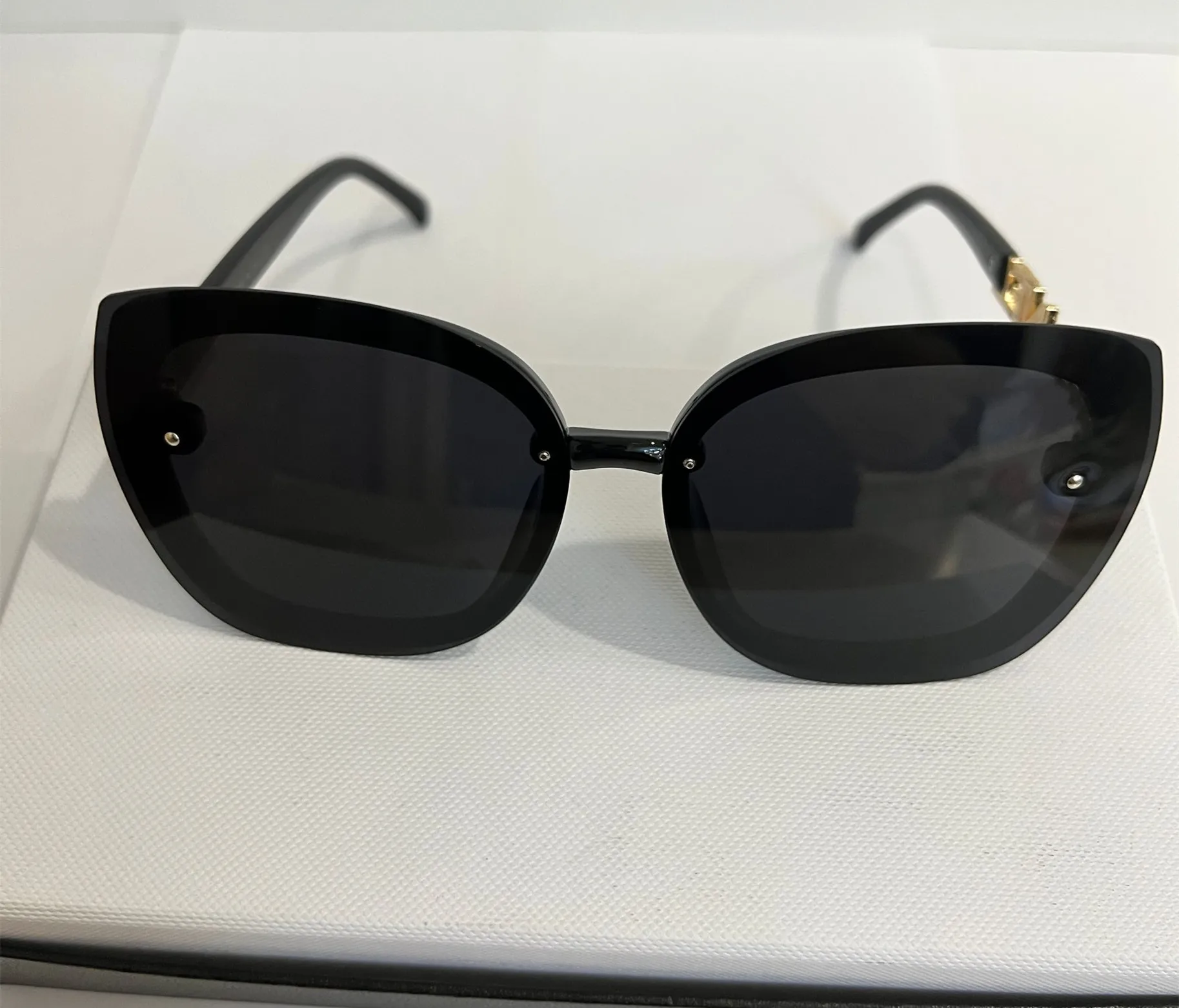 Top-Luxus-Sonnenbrille, randlos, dünner Metallrahmen, Kristalldetails, Vintage 548, Polaroid-Linse, Designer-Damen-Herrenbrille, Senior-Brille für Damen
