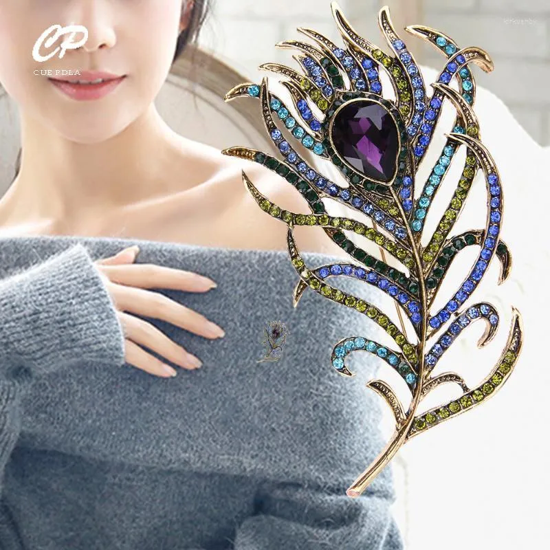 Brooches Exquisite Crystal Peacock Feather Brooch Retro European And American High-end Corsage Jewelry