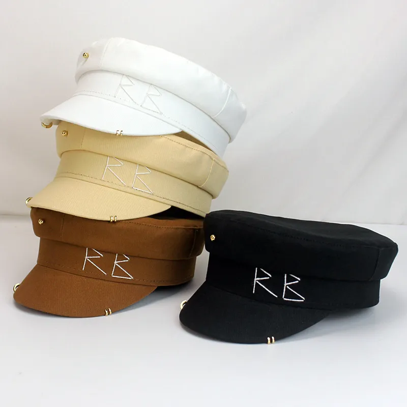 Berets prosty haft rb hat kobiety menu street moda w stylu mody sboy czapki czarne płaskie czapki upuszczenie statku 221024