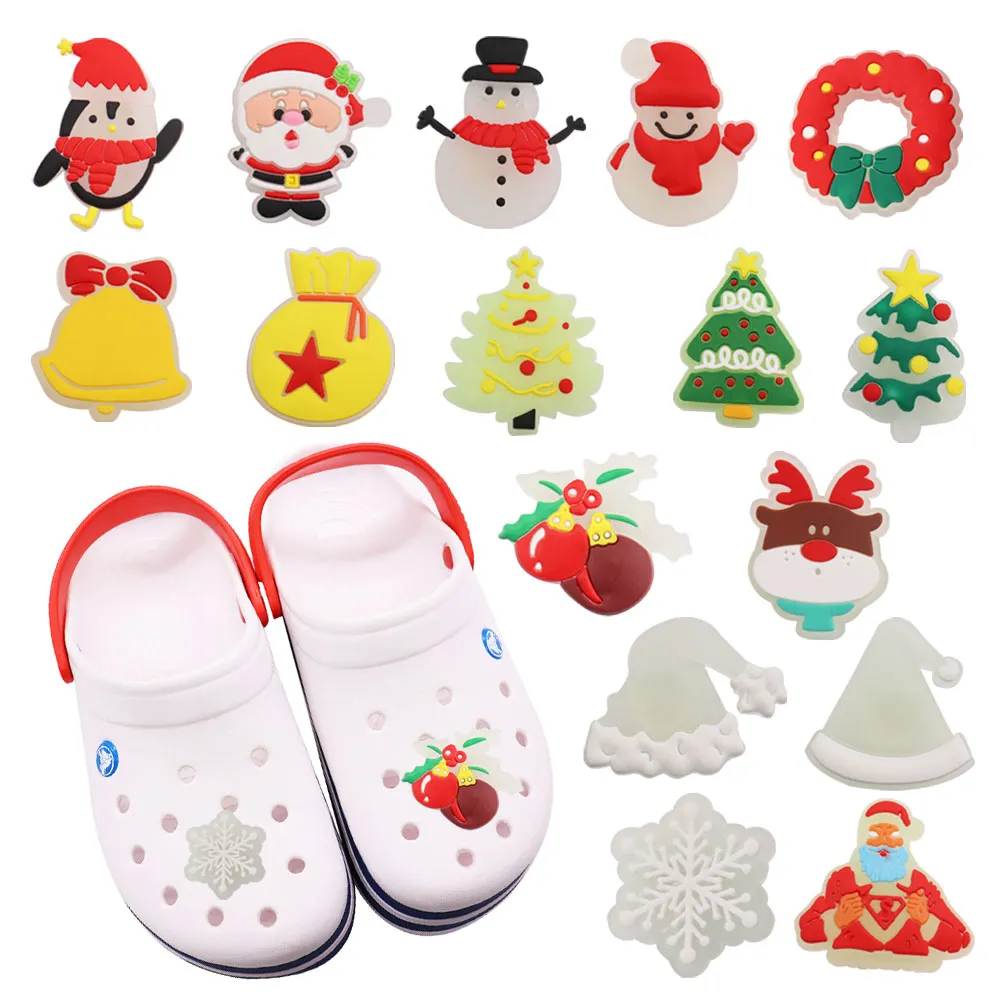 도매 100pcs PVC 크리스마스 빛나는 산타 클로스 샌들 신발 디자이너 장식품 어린이 쿨 신발 버클을위한 시원한 신발 jibbitz