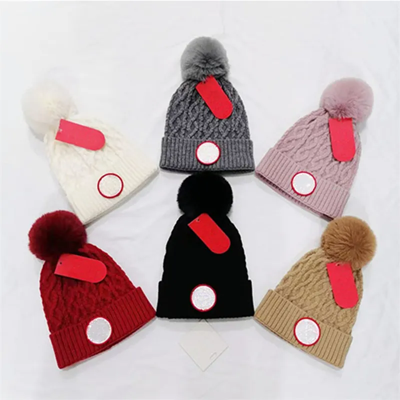 Modebrev stickade hattar vinter pompon beanies män kvinnor pom poms skalle mössor motorhuven trendig designer virkning hatt stickning beanie utomhus öron muff 6 färger tjocka