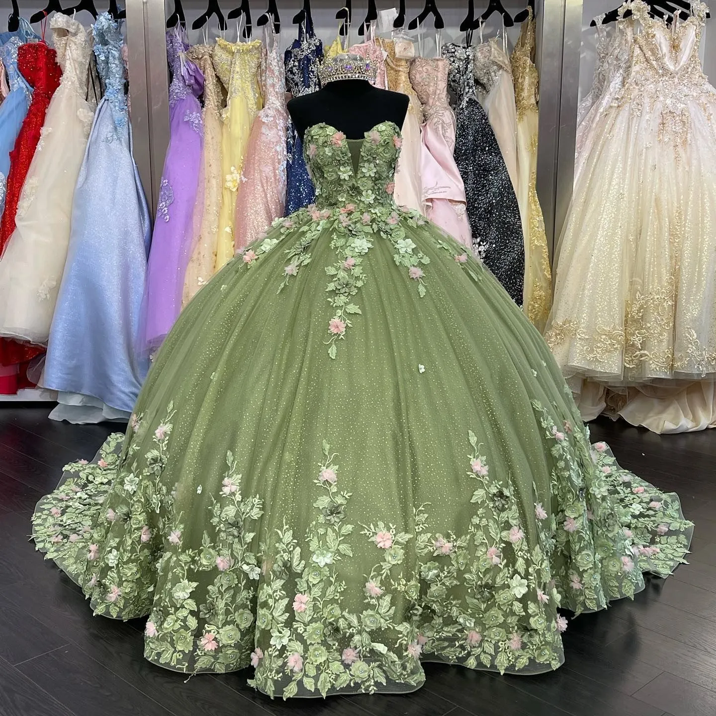 Groene stoffige quinceanera -jurken d bloemen applique kralen korset rug rugheunt halslijn op maat gemaakte zoete prinses feest bal jurk vestidos