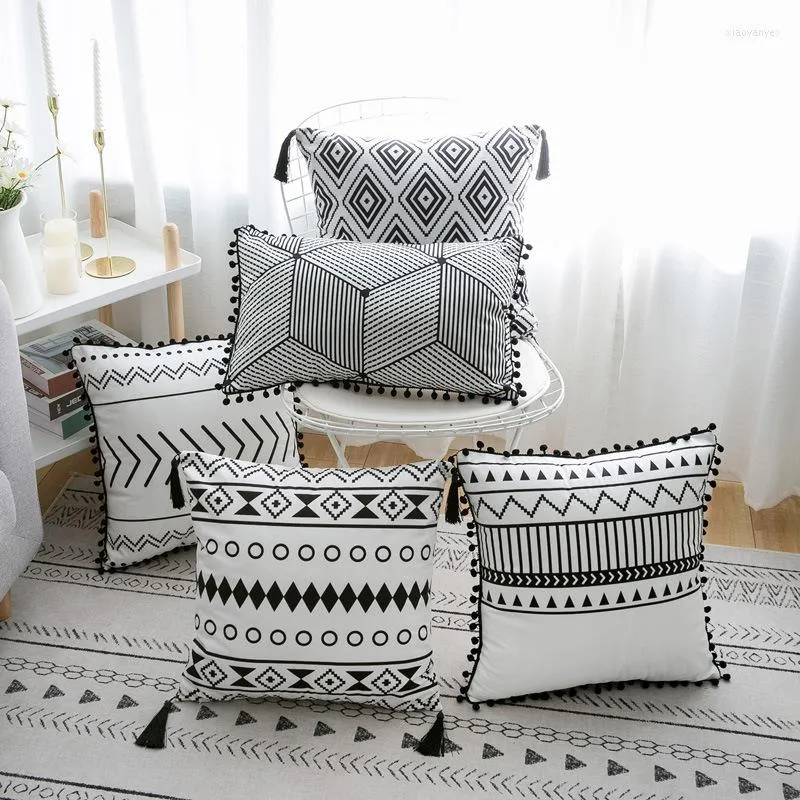 枕シンプルな装飾カバー白い黒い長方形ソフト45x45cm 30x50cm幾何学ポンボールフリンジ