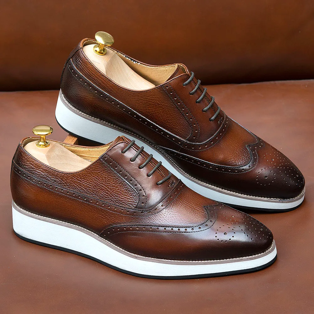 Scarpe Oxford da uomo in vera pelle Sneakers stringate classiche con punta ad ala Scarpe casual comode fatte a mano per uomini d'affari fuori