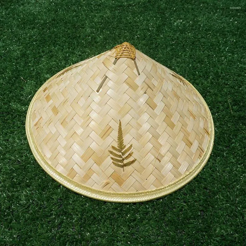 Berets Chinese Retro Bamboo Rattan Fisherman Hat Handmade Weave Straw Bucket Tourism Rain Dance Props Cone Fishing Sunshade