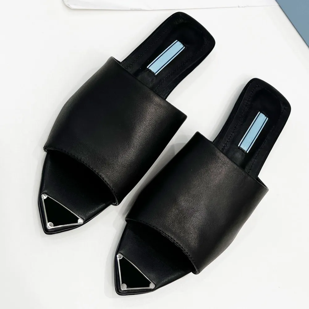 Logo print Plexiglas slides sandals A 90s attitude characterizes a series of shoes with sleek line Defined by versatile soul created to be worn on different occasions