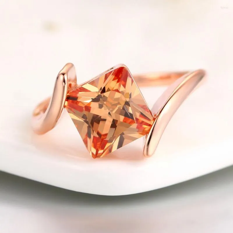 Ringos de cluster zhouyang ring for women 8mm Princesa quadrada corte orangle cúbica zircônia rosa ouro jóias de moda