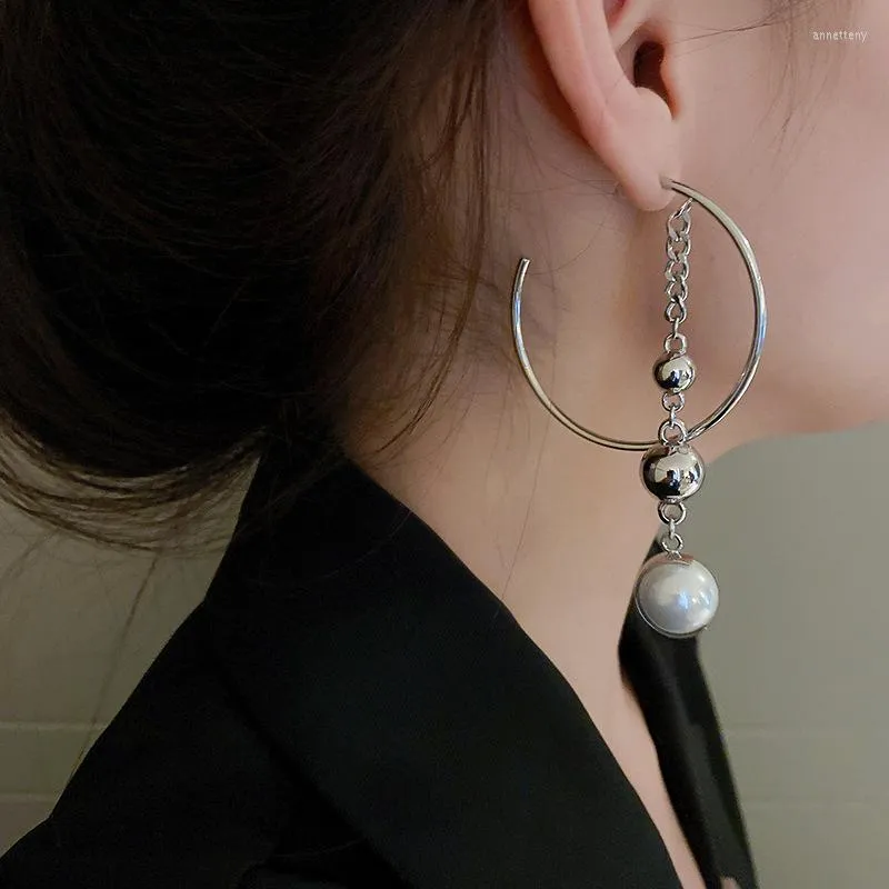 Hoop￶rh￤ngen 2022 Pearl Metal Ball Tassel Chain for Women Trend Cool Temperament Personlighet Charm Fashion Jewelry