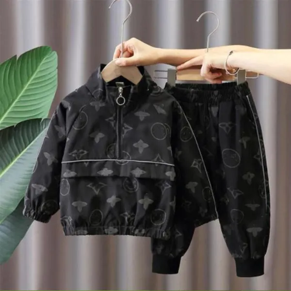 2022 Nouveau Toddler Bébé Garçons Ensembles Filles Vêtements Mode Imprimer Veste Pantalon Enfants Sportswear Costume Enfants Vêtements Automne Fille Designer Ensembles 1-6 Ans