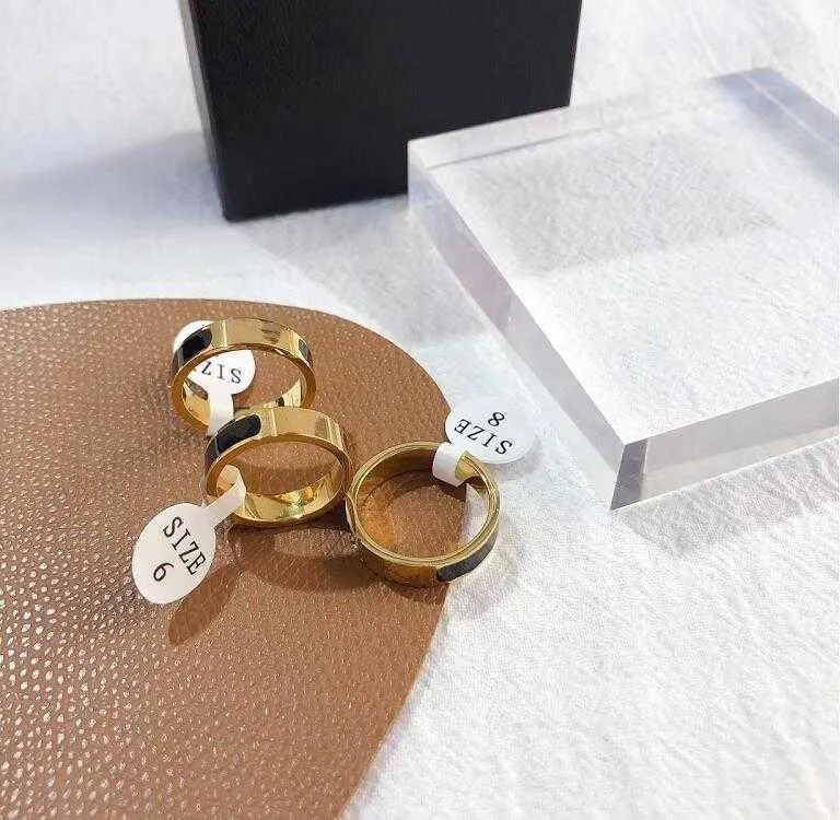 Anillo de pareja de moda Unisex diseñador carta anillos clásicos hombre mujer joyería de lujo marca adornos boda Memorial Day regalo