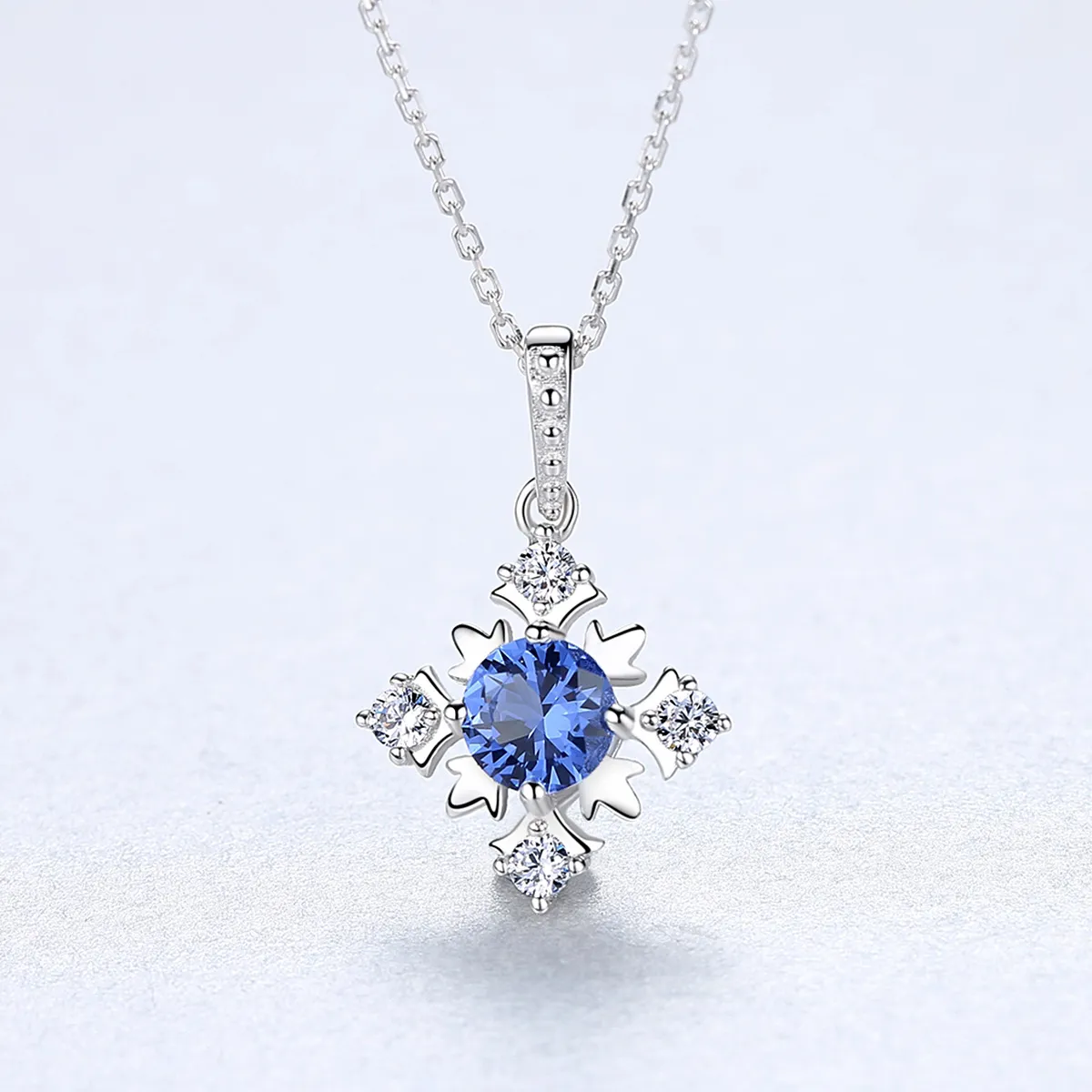 Luxury synthetic sapphire emerald s925 silver snowflake pendant necklace women jewelry fashion sexy collarbone chain exquisite necklace accessories gift