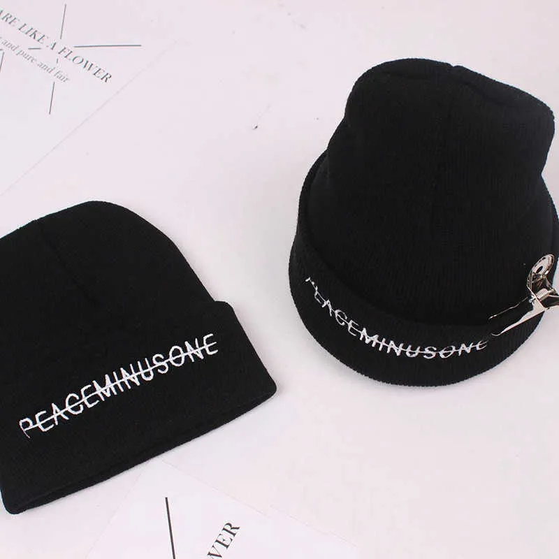 Beanie/crânio Caps KPOP G Dragon Bordado de malha chapéu PeacoMinusone ROVA FEENIES Coleção de fãs T221020