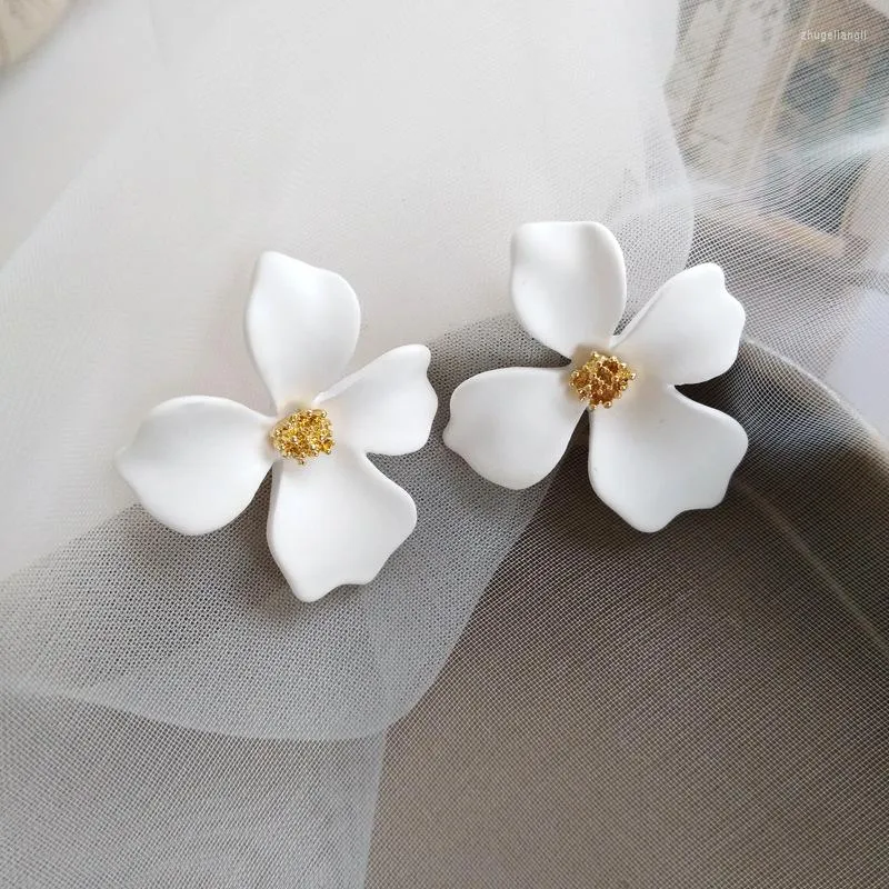 Backs Earrings Temperament Lily Of Flower Ear Clips Trendy Simple Metallic White Petal Clip On No Piercing For Female