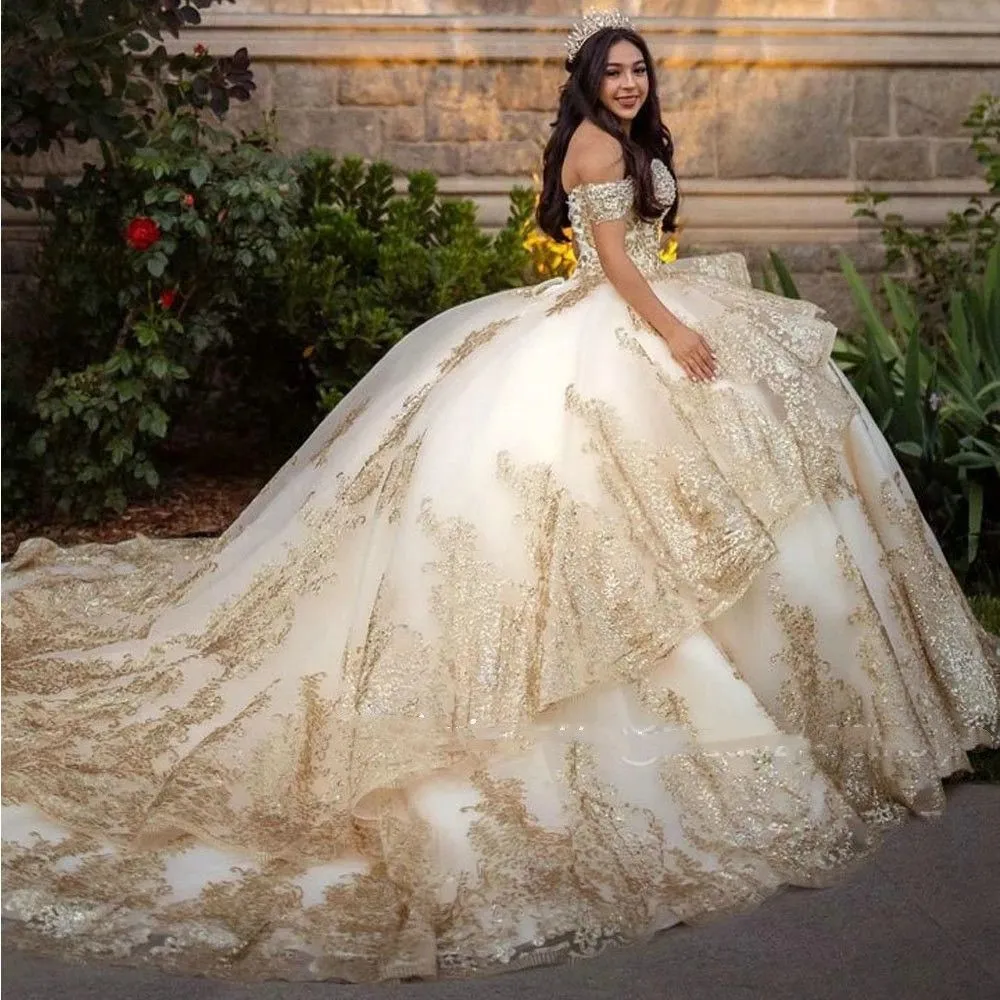 2023 Золотые Блестки Аппликация Quinceanera Платья С Открытыми Плечами Многоуровневые Сладкие 16 День Рождения Выпускного Вечера Торжественная Вечерняя Одежда Vestidos