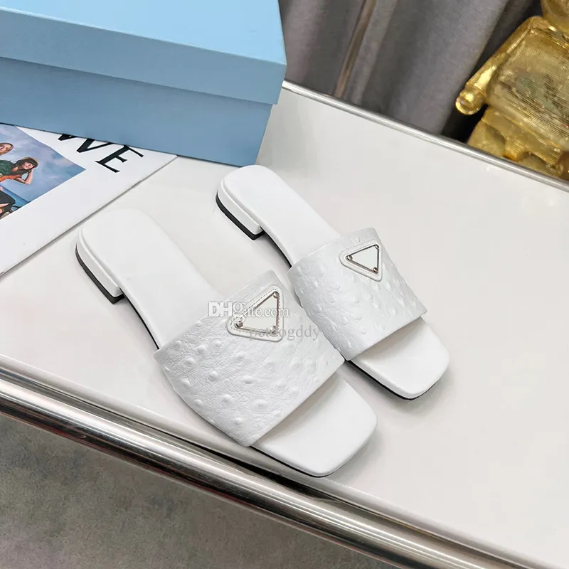 Dreieckszeichen flache Schuhe Strauß Muster Frauen Pantoffeln Ins Mode Nicht -Slip -Badezimmer -Sandalen für Dame