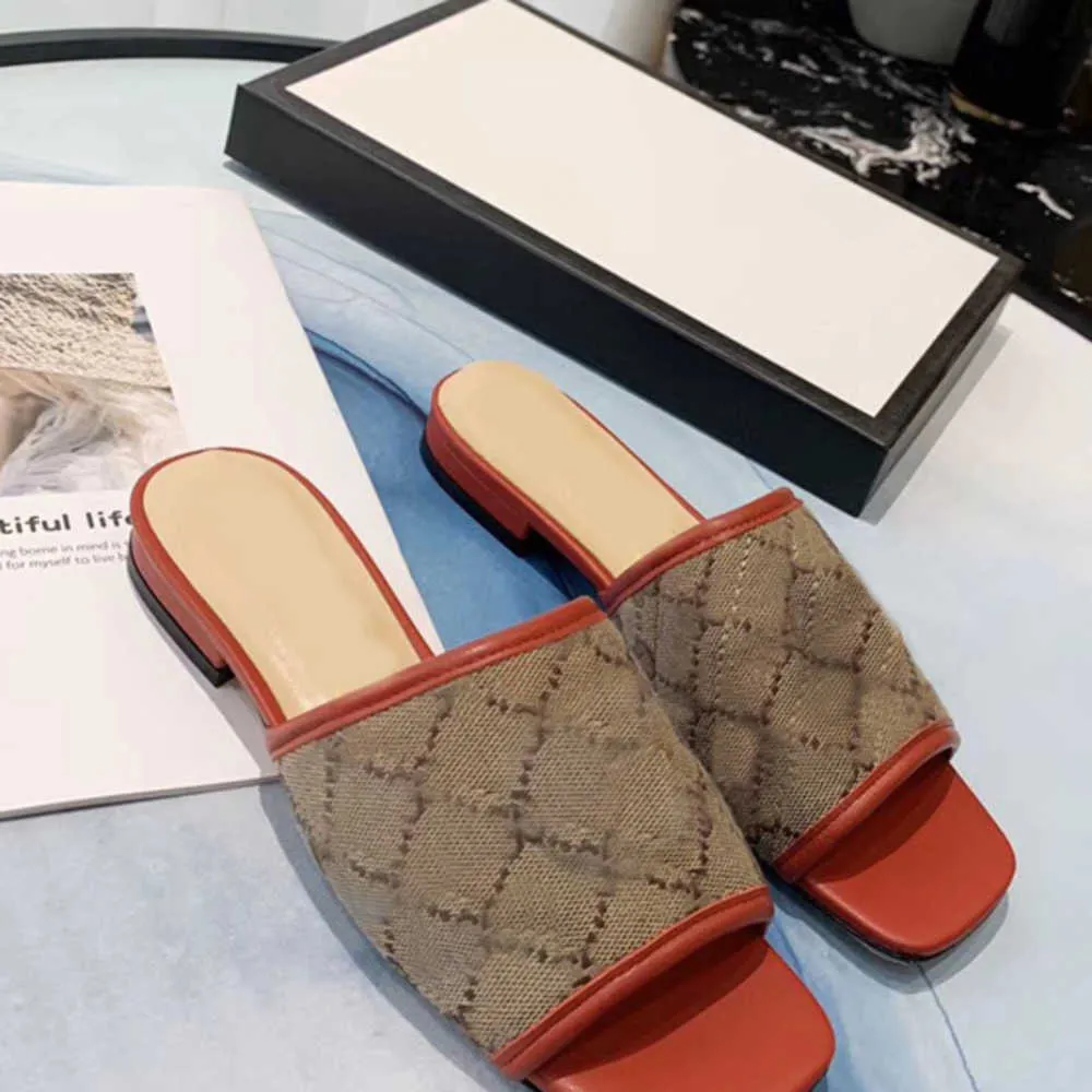 2022 Nouvelles chaussures Pantoufles de créateurs de luxe Pantoufles plates de créateurs de mode avec sandales à talons compensés en plein air d'été Lettres de dame Cowboy Classique Femmes Plage