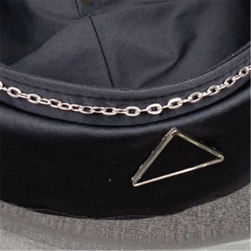 Mens Designer Beret Triangle Fashion Fitted Hats Butterfly Buckle Chain Beret P Cap Hat Mens Black Polyester Casquette Bonnet Caps256n