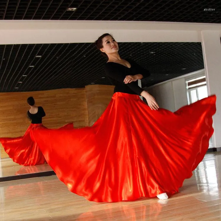 Stage Wear Donne di stile lungo Spettacolo di danza spagnola Gonna di flamenco Costumi Raso Poliestere di alta qualità 360-720 gradi